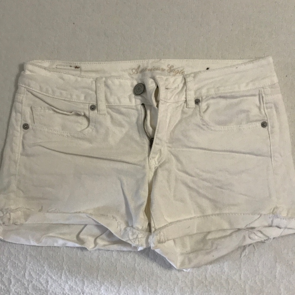 Stretch white denim shorts